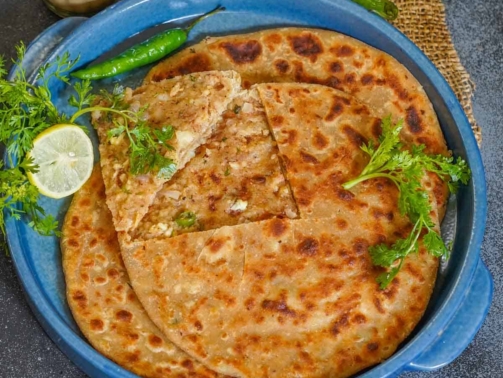 Aloo-Paneer-Paratha-2-3